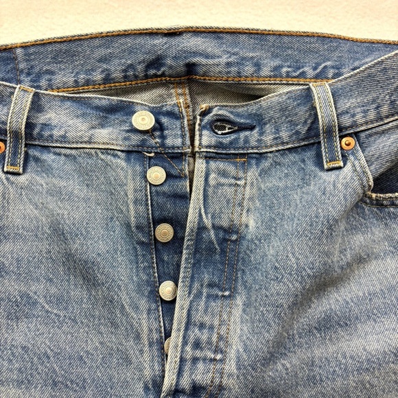 Levis 501 Button Fly Med Wash Distressed Whiskered Straight Leg Jean Size 36/32 - Picture 12 of 15